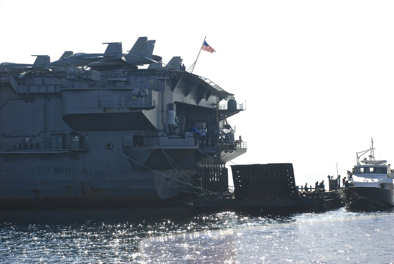 USS-Nimitz_2013-11-01_00016_NOBILI.jpg