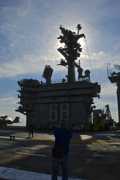 USS-Nimitz_2013-11-01_00040_NOBILI.jpg