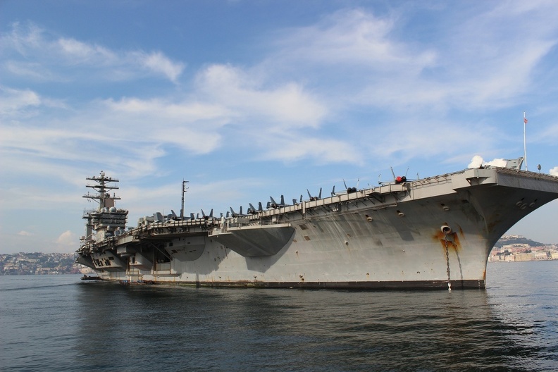 USS-Nimitz_2013-11-0100042_NOSCHESE.jpg