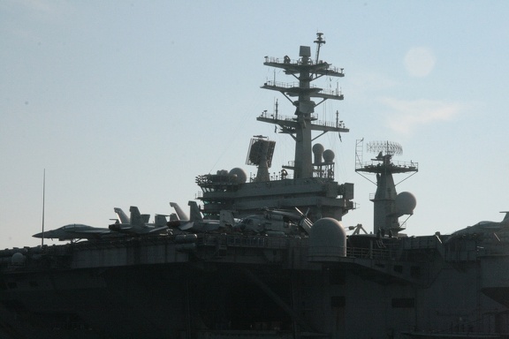 USS-Nimitz 2013-11-01 00012 DAVINO