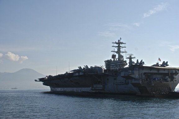 USS-Nimitz 2013-11-01 00020 NOBILI